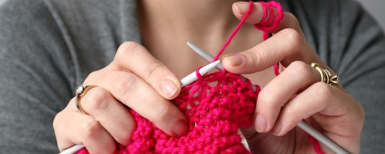 Как вязать 2 петли вместе вправо. Онлайн уроки вязания спицами для начинающих | Knitting Planet